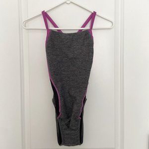 BRAND NEW! - SPEEDO Swimsuit - SIZE 32 - One Piece - Speedo Endurance - Women's